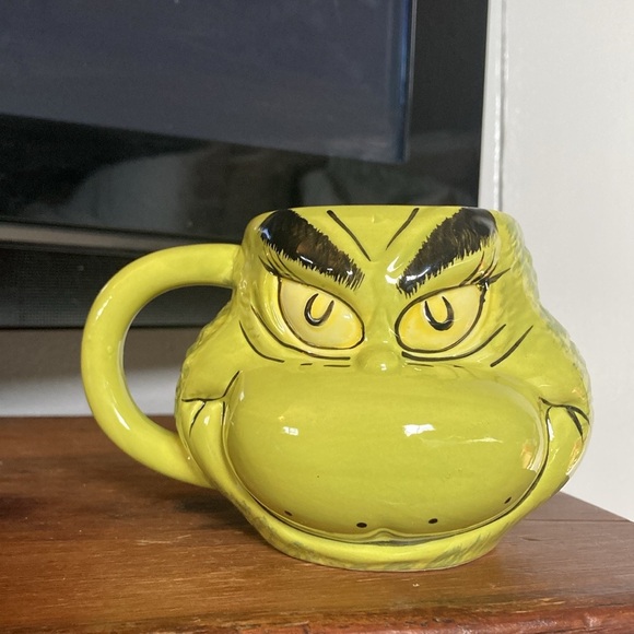 Brand NWT- 18floz- Dr Seuss Ent. The Grinch Hand Painted Ceramic Mug - Picture 14 of 15